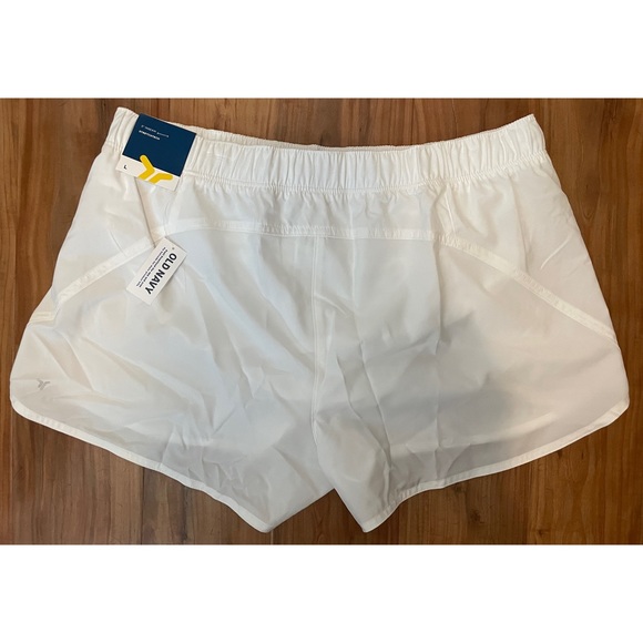 OLD NAVY 3” Inseam Stretchtech Shorts 🤍 - Picture 2 of 5